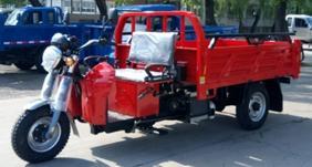 Three wheel farm vehicle
