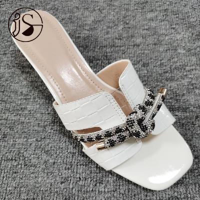 New design custom fashion slippers 051